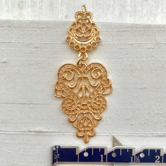 Lovely Lace Earrings - Gold - Picture 3 of 6